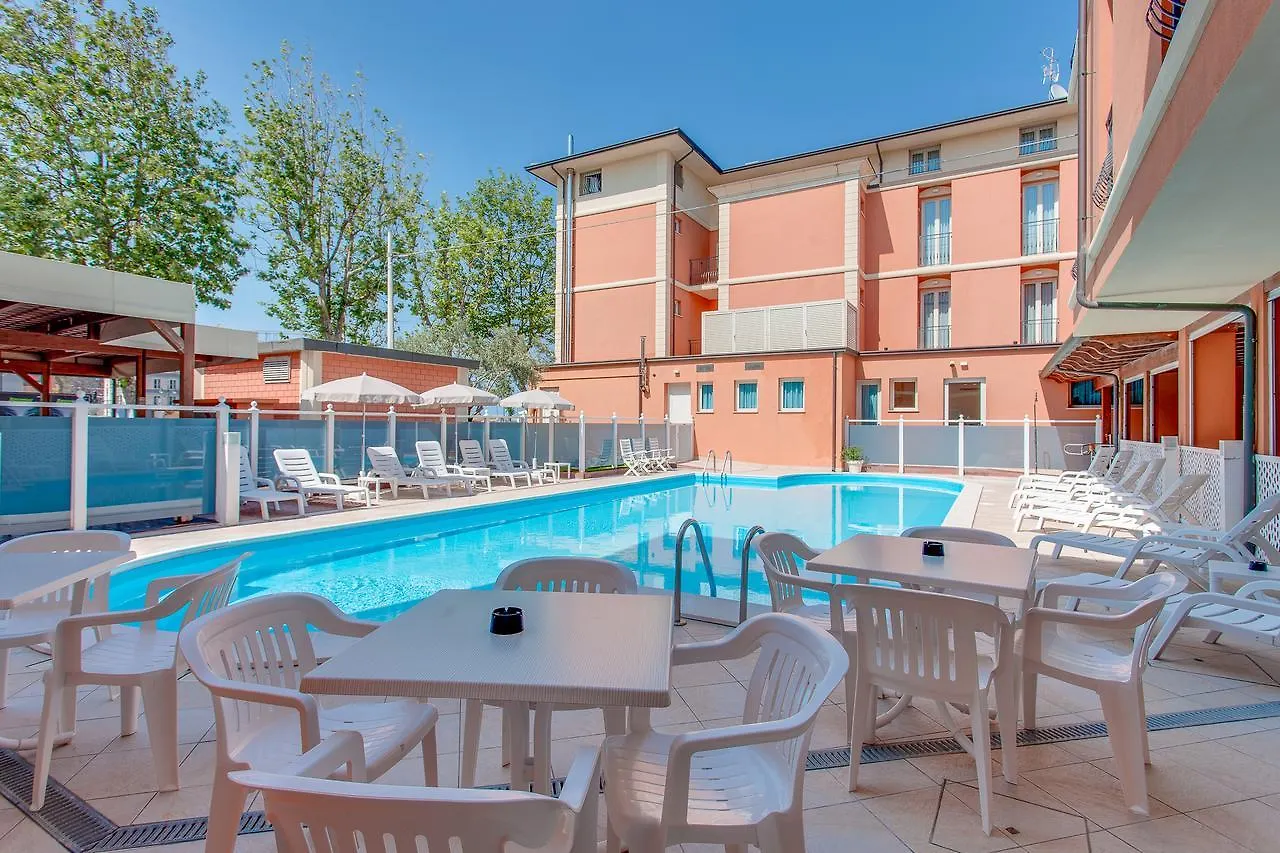 ***  Hotel De La Ville チェゼナーティコ イタリア